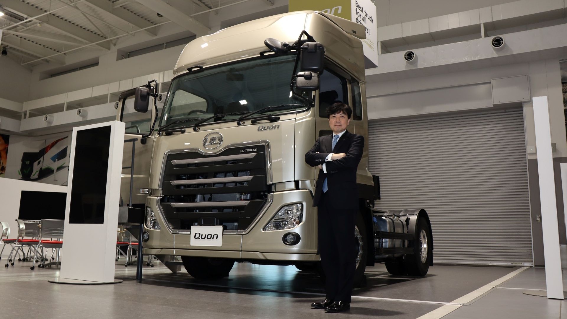 UD TRUCKS Quon シルバー 新品 Quon｜大型トラック